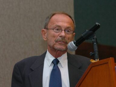 Anistia para Bolsonaro “seria um desastre”, afirma cientista citado por Fux