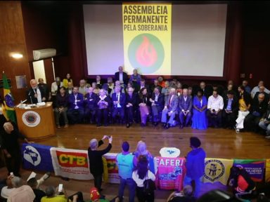 Ato no Clube de Engenharia defende o Brasil e repudia os ataques de Trump e Bolsonaro