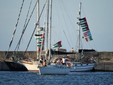 “Terrorismo de Israel lança bombas incendiárias contra Flotilha”, diz líder da delegação do Brasil