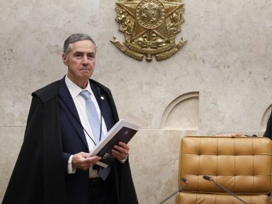 Barroso defende o STF dos ataques e diz que na ditadura é que era “mundo de sombras”