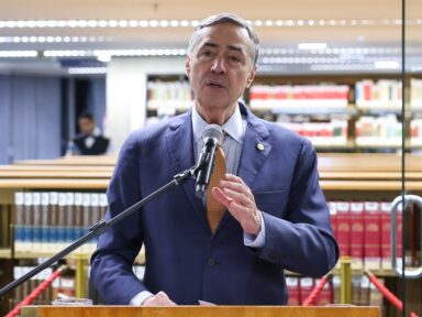 ‘Só o descolamento da realidade pode ver perseguição política neste julgamento’, rebate Barroso