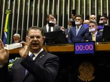 Diante de iminente condenação e cadeia, bolsonaristas pressionam por impunidade do chefe com “anistia”