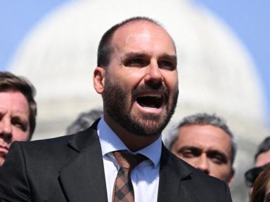 “03”, no desespero, falsifica matéria do NYT sobre julgamento de Bolsonaro