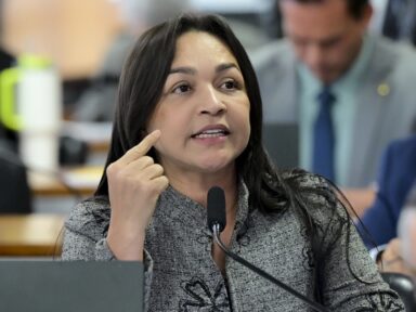 Senadora rebate relator e denuncia discriminação na CPI do INSS: “tigrão para cima de mim?”