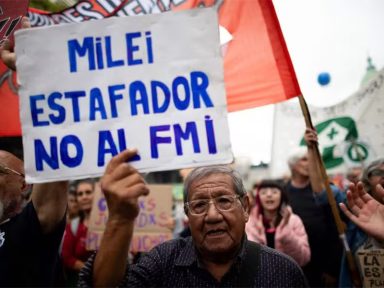 Corrupção e arrocho salarial levaram à fragorosa derrota de Milei em Buenos Aires