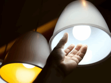 Bolsonaristas tentam sabotar votação, mas MP que isenta conta de luz a baixa renda é aprovada