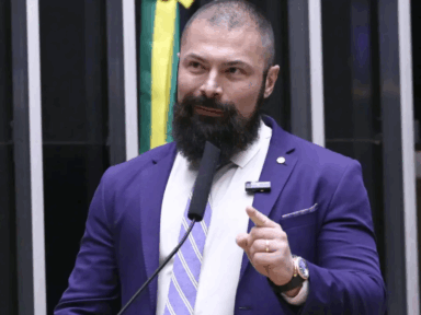 Deputado que se orgulha de avô nazista defende dividir o Brasil