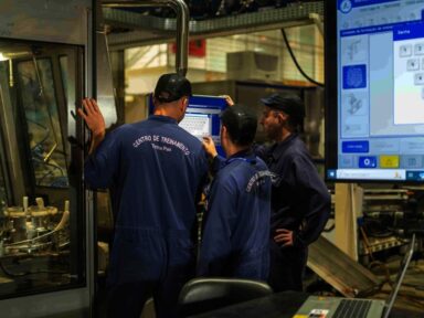 Sob juro do BC, indústria tem pior agosto