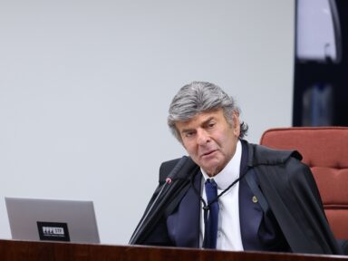 Fux, na dúvida entre a sociedade e os golpistas, ficou com esses últimos