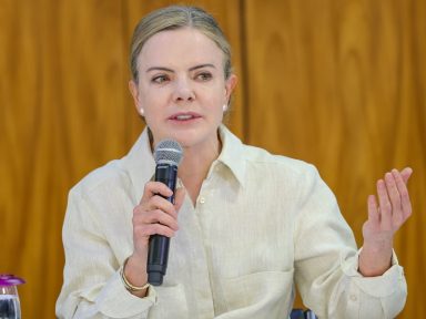 “Liberdade de expressão” dos EUA deve ser a de “mentir, coagir a Justiça e tramar golpe”, rebate Gleisi