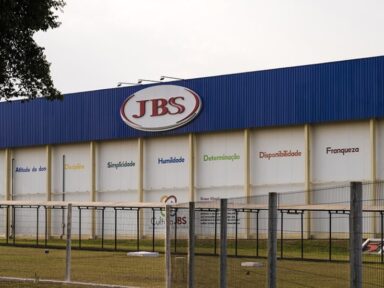 JBS é autuada por manter trabalhadores em situação análoga à escravidão