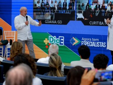 Lula defende contratar mais especialistas para o SUS: “não dá para esperar”