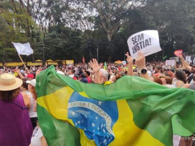 O centro da luta pela soberania é a reindustrialização do país