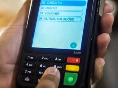 Juros e salários baixos elevam inadimplência