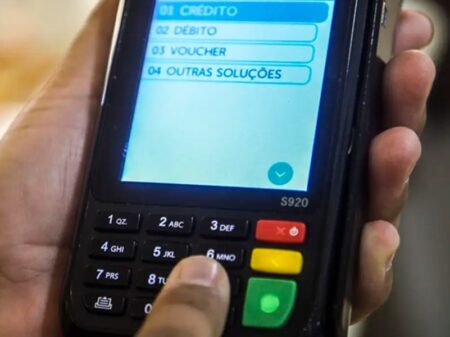 Juros e salários baixos elevam inadimplência