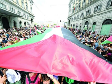 Trabalhadores fazem greve geral e ocupam as ruas da Itália pelo fim do genocídio em Gaza