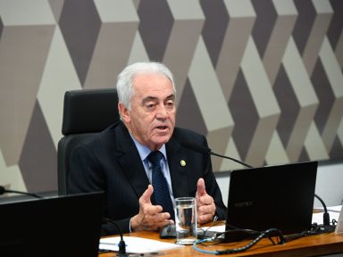 “Quem atentou contra a democracia deve ser punido”, defende Otto Alencar