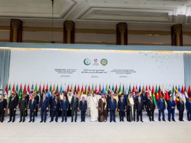 Líderes de países árabes e islâmicos se reúnem no Catar e condenam terrorismo de Israel