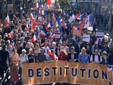 Manifestantes conclamam em Paris: “Vamos parar Macron e seu apoio à guerra na Ucrânia”