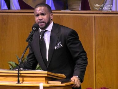 Pastor desmascara tentativa de Trump de cultuar o fascista Charlie Kirk