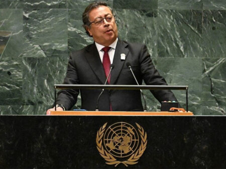 EUA pretexta combate às drogas para controlar nossa América, diz presidente da Colômbia