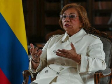 Colômbia denuncia aparato de guerra dos EUA no Caribe e seus ataques a barcos civis