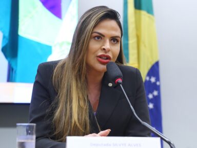 Deputada diz que sairá do União Brasil após ser “coagida” a votar na PEC da blindagem