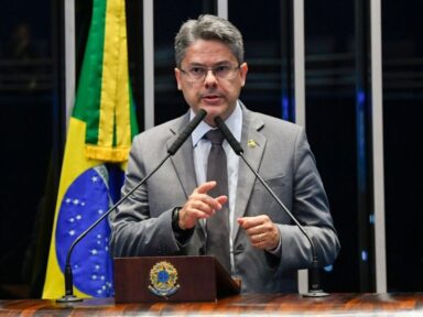 Relator da PEC da Blindagem informa que “apresentará relatório pela rejeição na quarta”