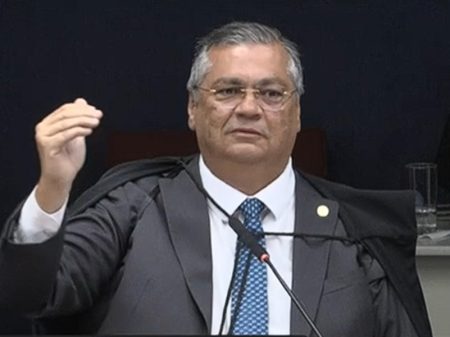 Flávio Dino inicia voto dizendo que tentativa de golpe “não é suscetível de anistia”