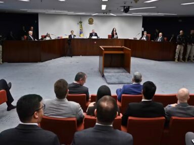 Bolsonaro é condenado a 27 anos e três meses de prisão