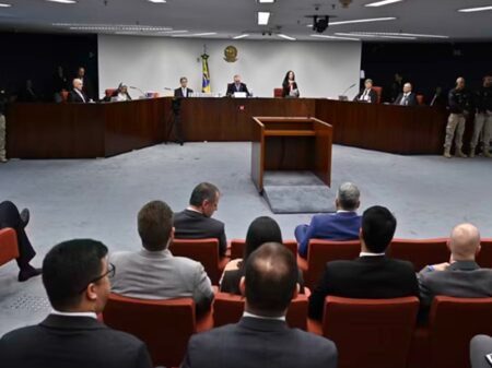 Bolsonaro é condenado a 27 anos e três meses de prisão