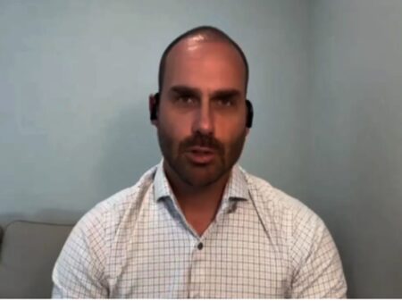 “Office boy” de Trump não consegue emplacar impunidade e se engalfinha com deputados