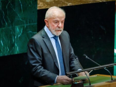Israel usa extermínio para aniquilar o sonho da nação palestina, denuncia Lula