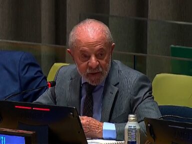 Não pode se eleger com um discurso e governar com outro, diz Lula ao defender a democracia